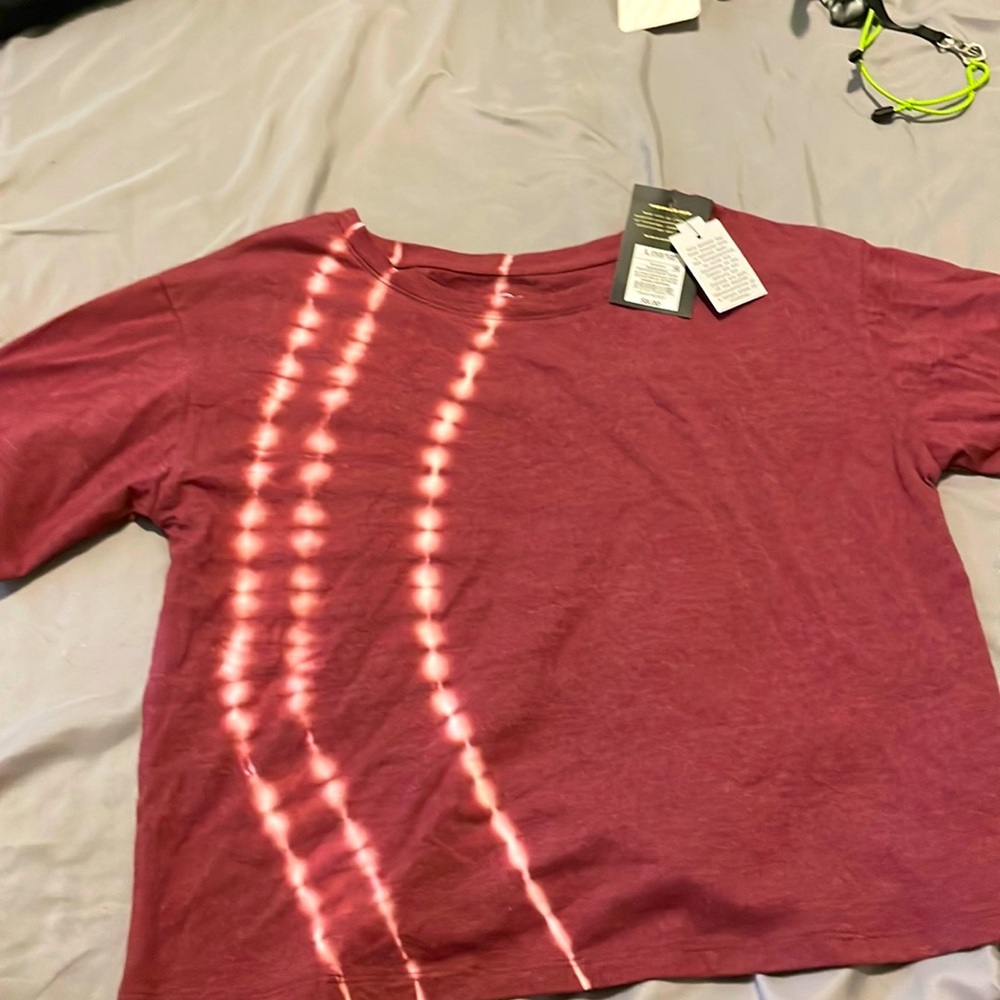 Maroon cropped shirt